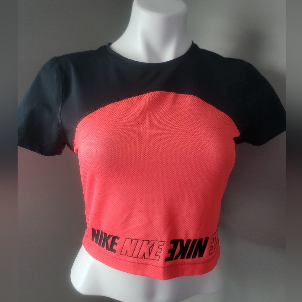 Nike Women's Mesh Black & Pink Crop Top size Small